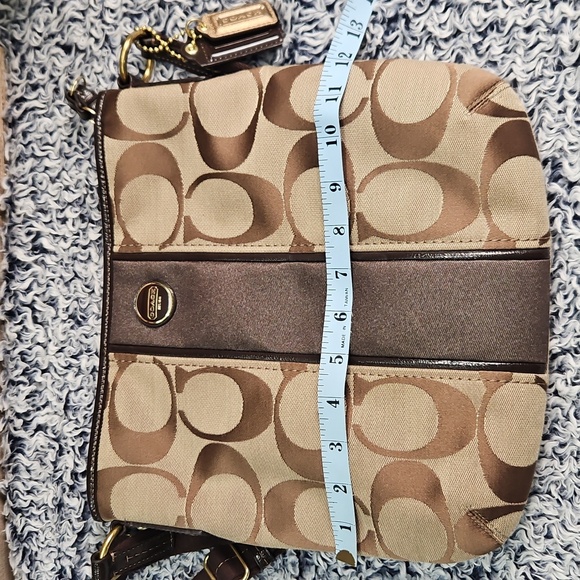 Signature Tan Coach Crossbody Bag - Picture 16 of 16